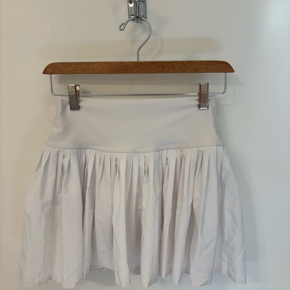 ALO Grand Slam White Pleated Skater Skirt - Picture 2 of 3
